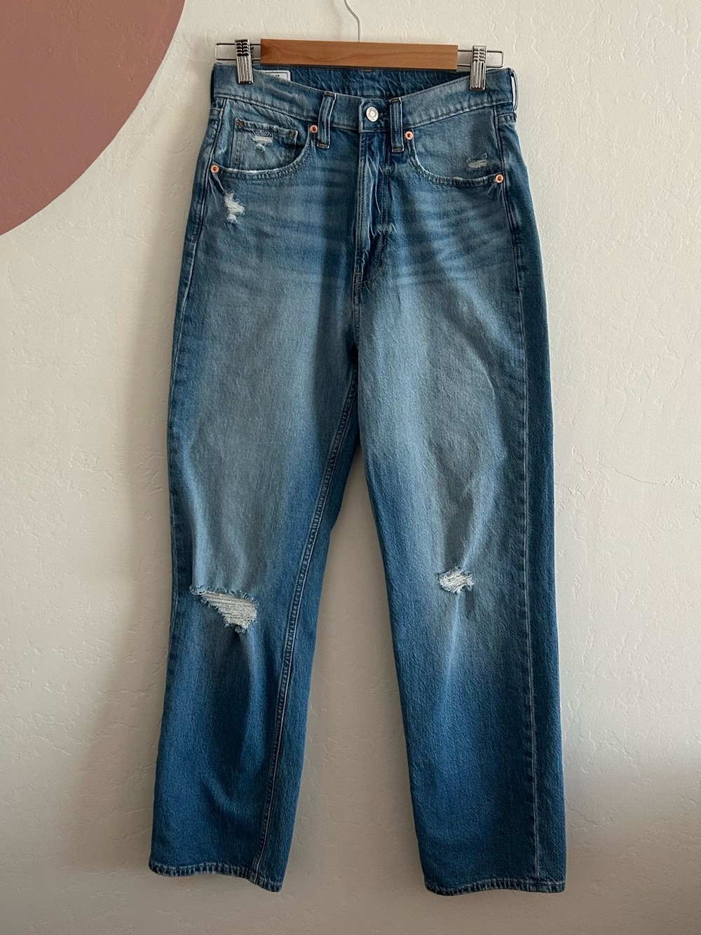 GAP Women’s Loose High Rise Jeans with Distressed Knees size 2R / 26